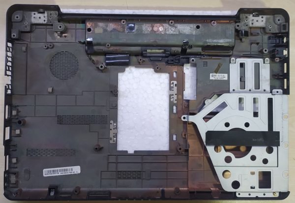 Toshiba Satellite L505D-S5965 Alt Kasa - Görsel 2