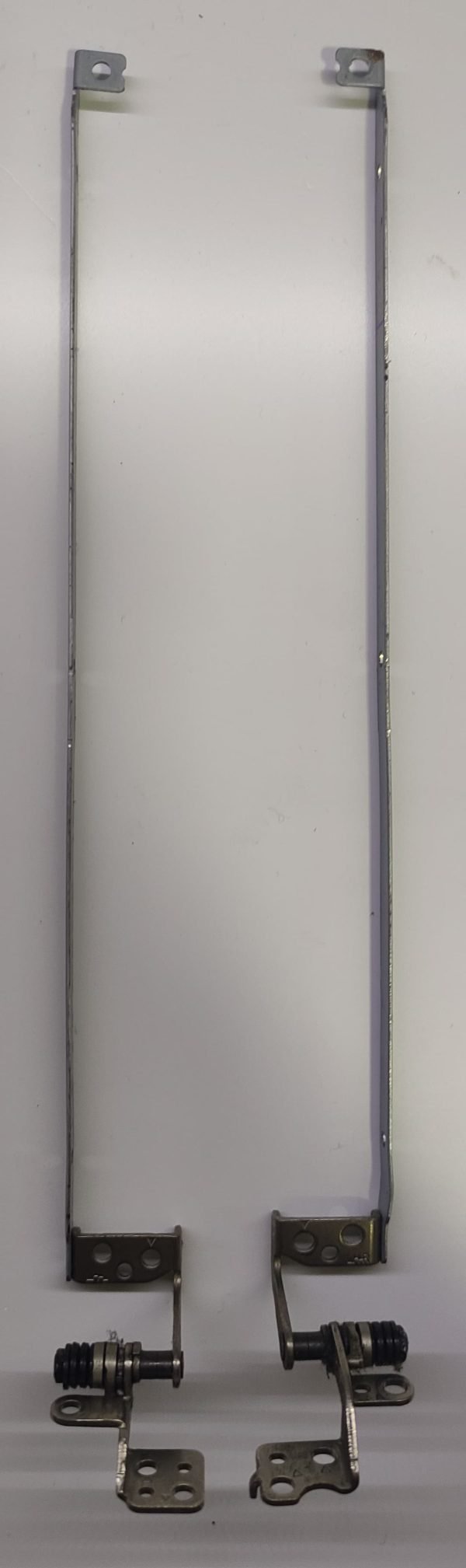 Toshiba Satellite L635-137 Menteşe Sağ Sol Takım
